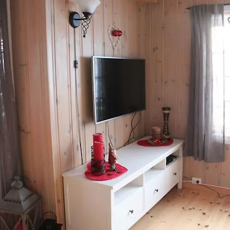 بيت للعطل Sentralt Ljosheim, *